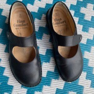Finn Comfort May Jane's size 40 EU = 9 US ladies